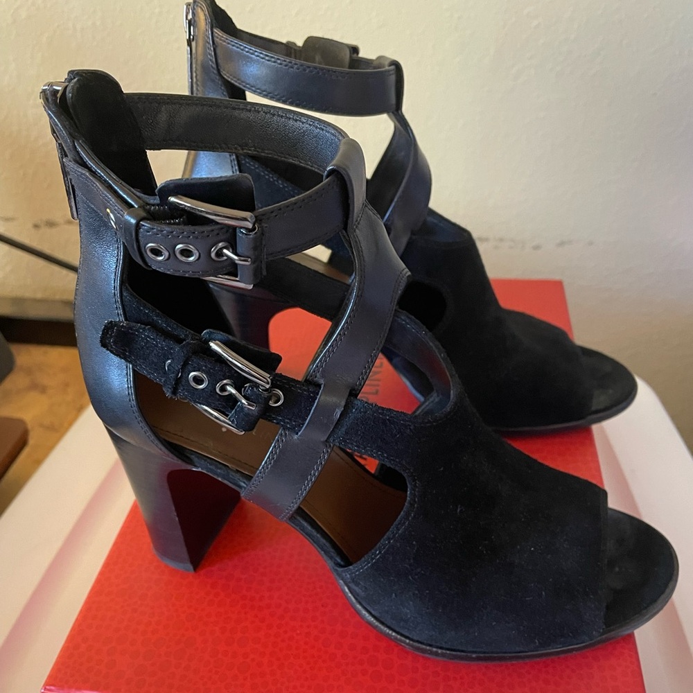 Donald Pliner black leather sandals size 9